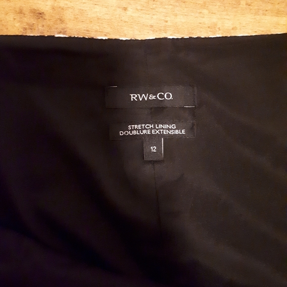 RW&CO mini skirt, size 12, black and white - Picture 6 of 7